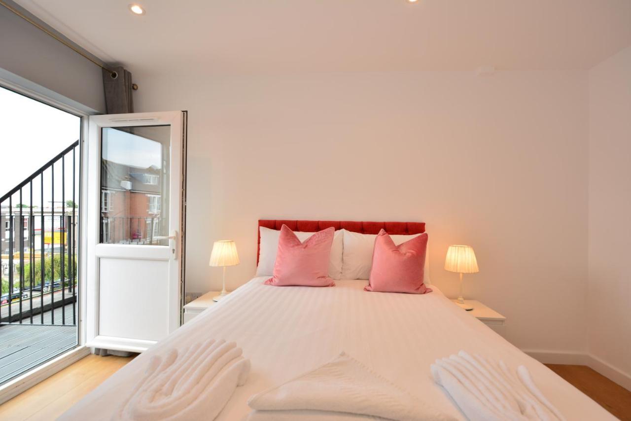 London Deluxe Apartments มิทแชม ภายนอก รูปภาพ