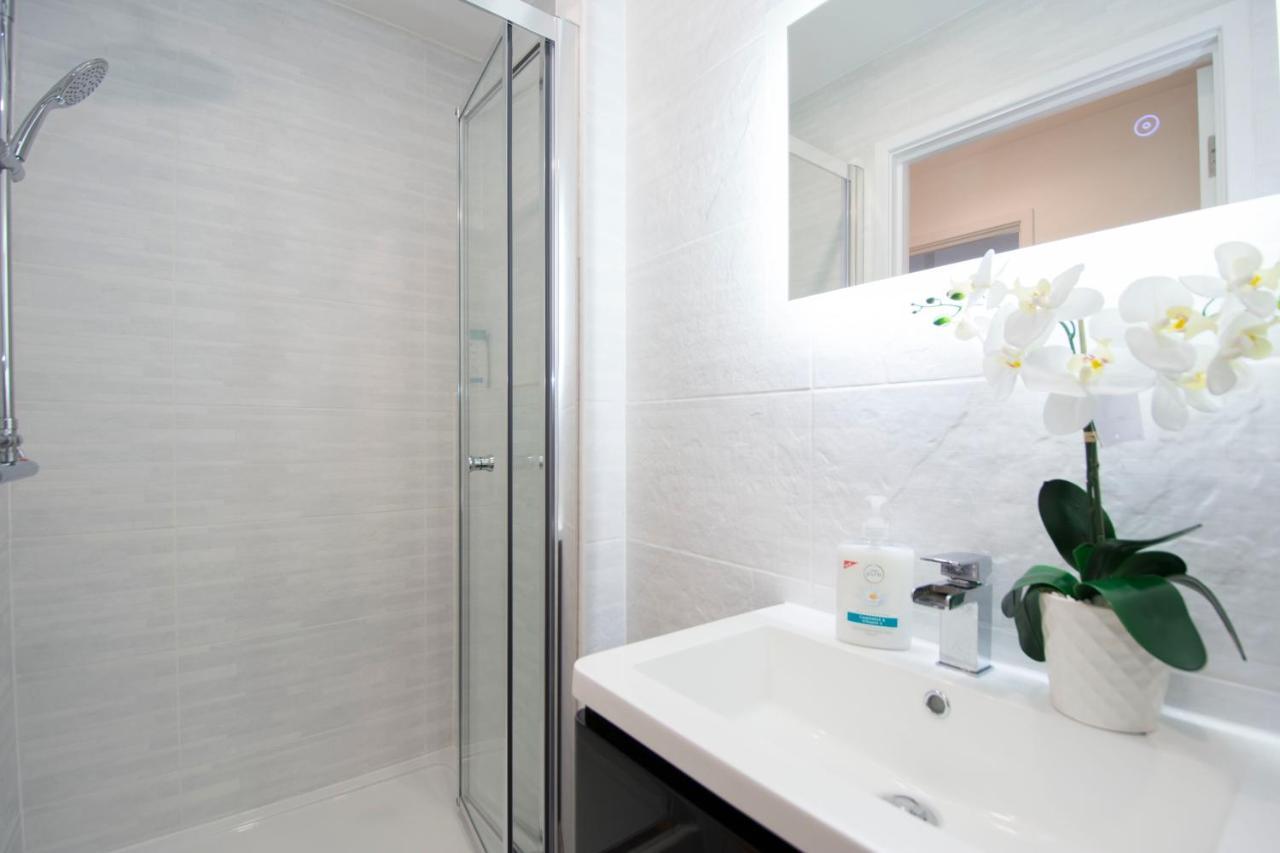 London Deluxe Apartments มิทแชม ภายนอก รูปภาพ
