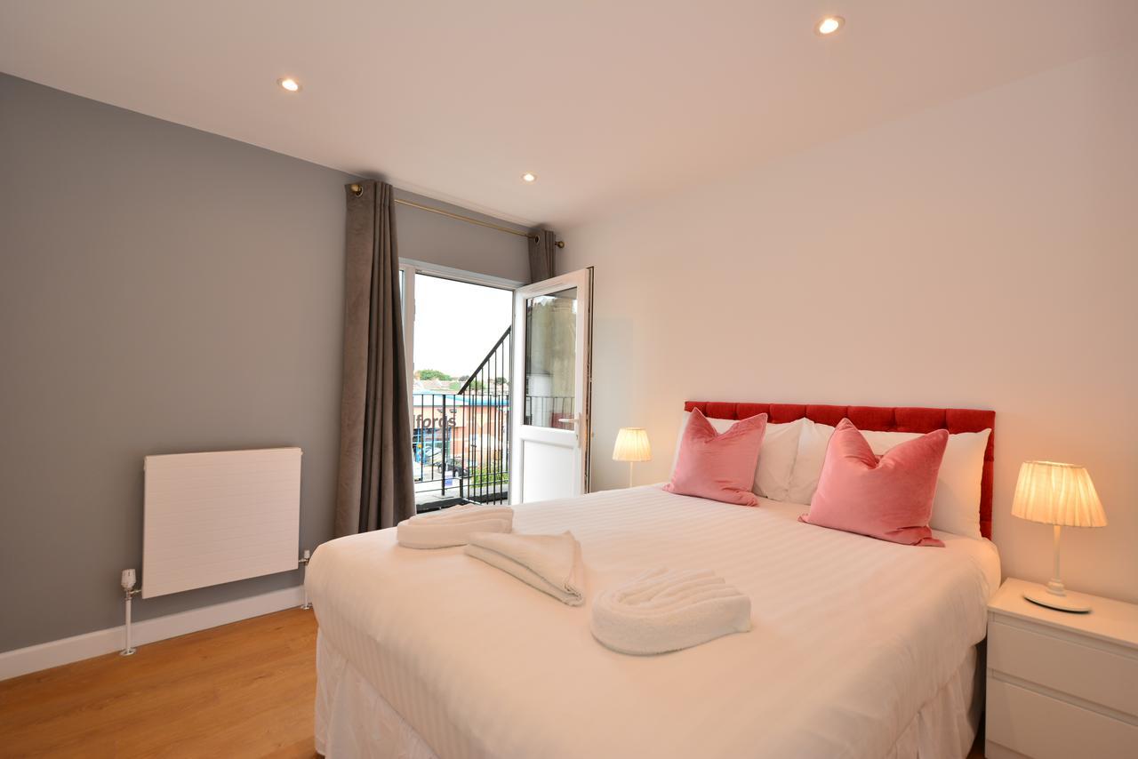 London Deluxe Apartments มิทแชม ภายนอก รูปภาพ