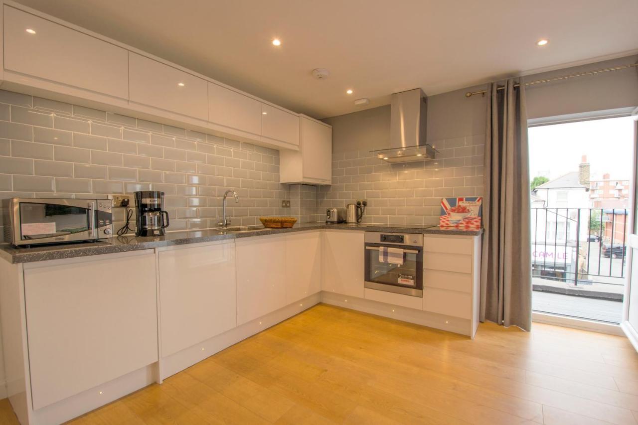 London Deluxe Apartments มิทแชม ภายนอก รูปภาพ