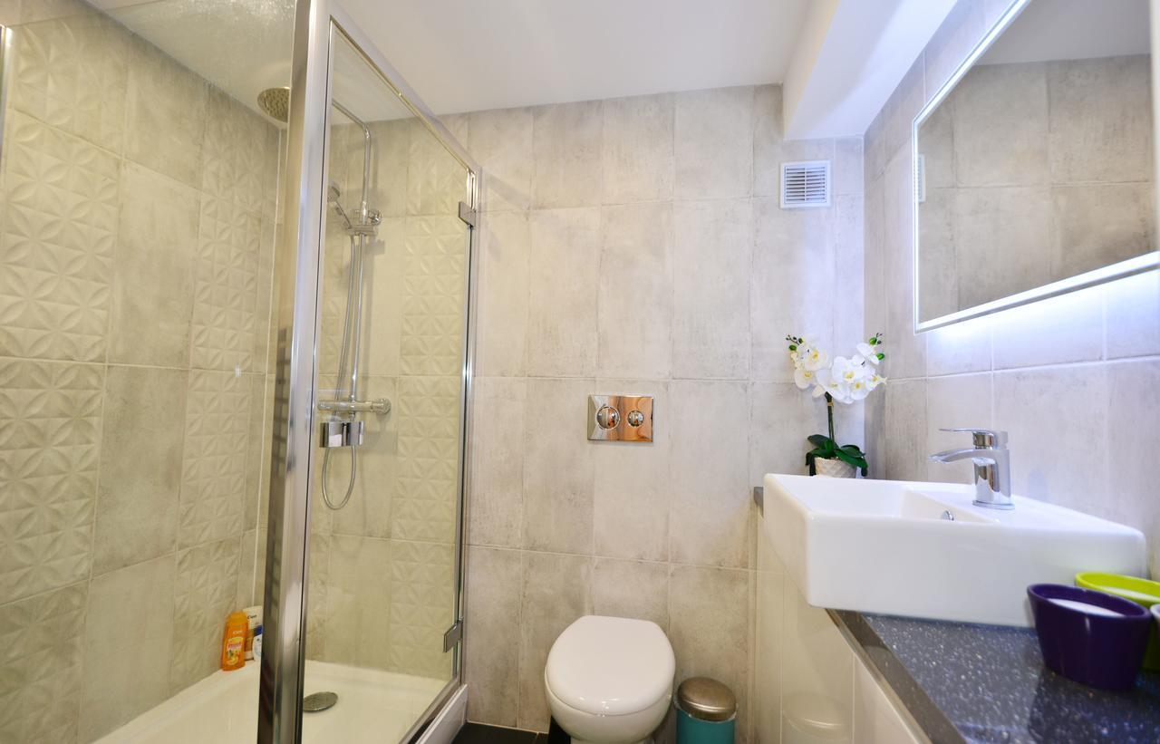 London Deluxe Apartments มิทแชม ภายนอก รูปภาพ