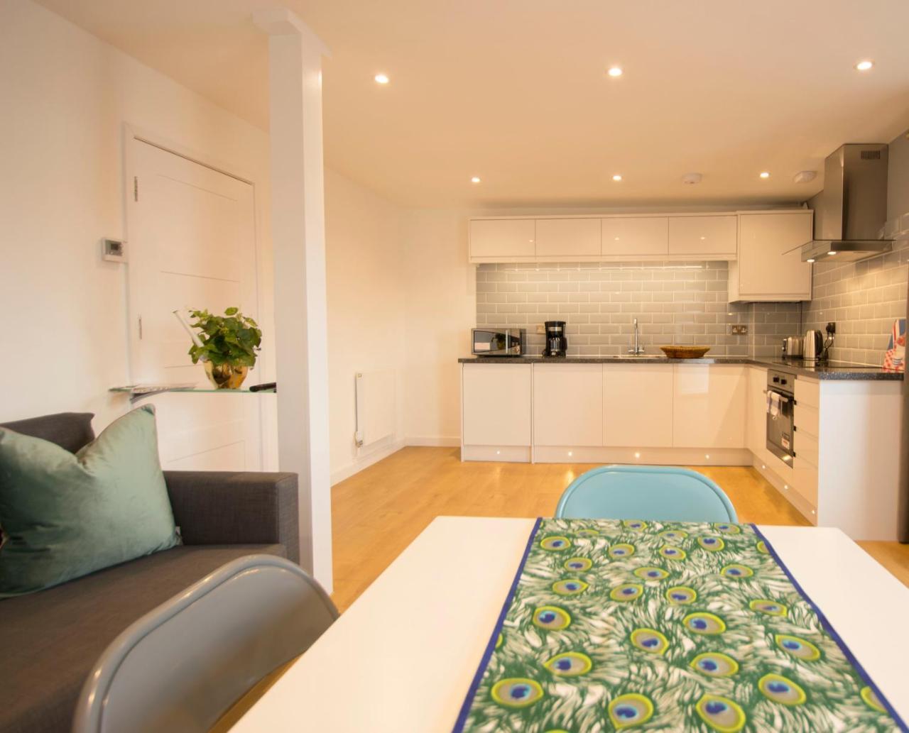 London Deluxe Apartments มิทแชม ภายนอก รูปภาพ