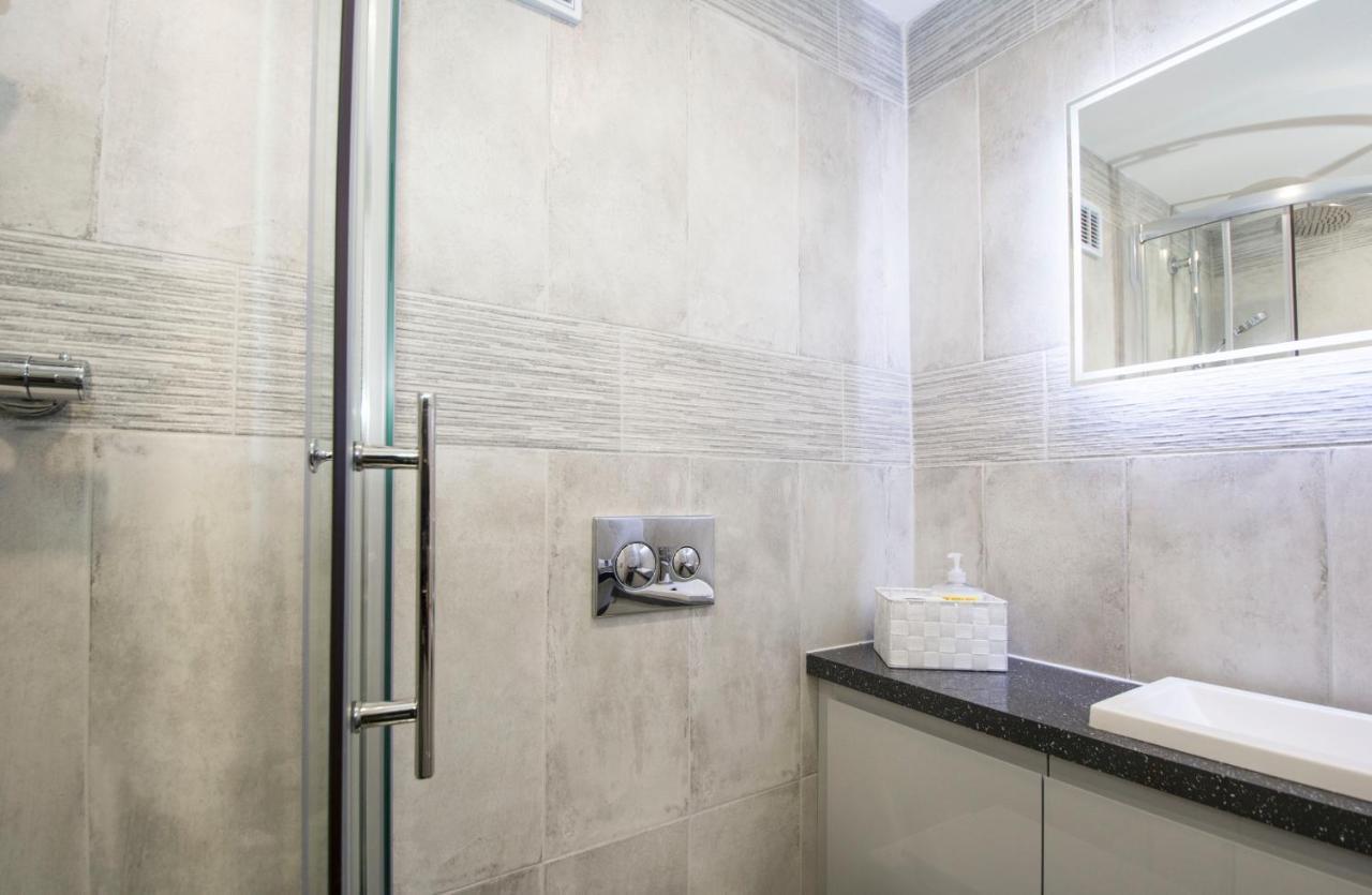 London Deluxe Apartments มิทแชม ภายนอก รูปภาพ
