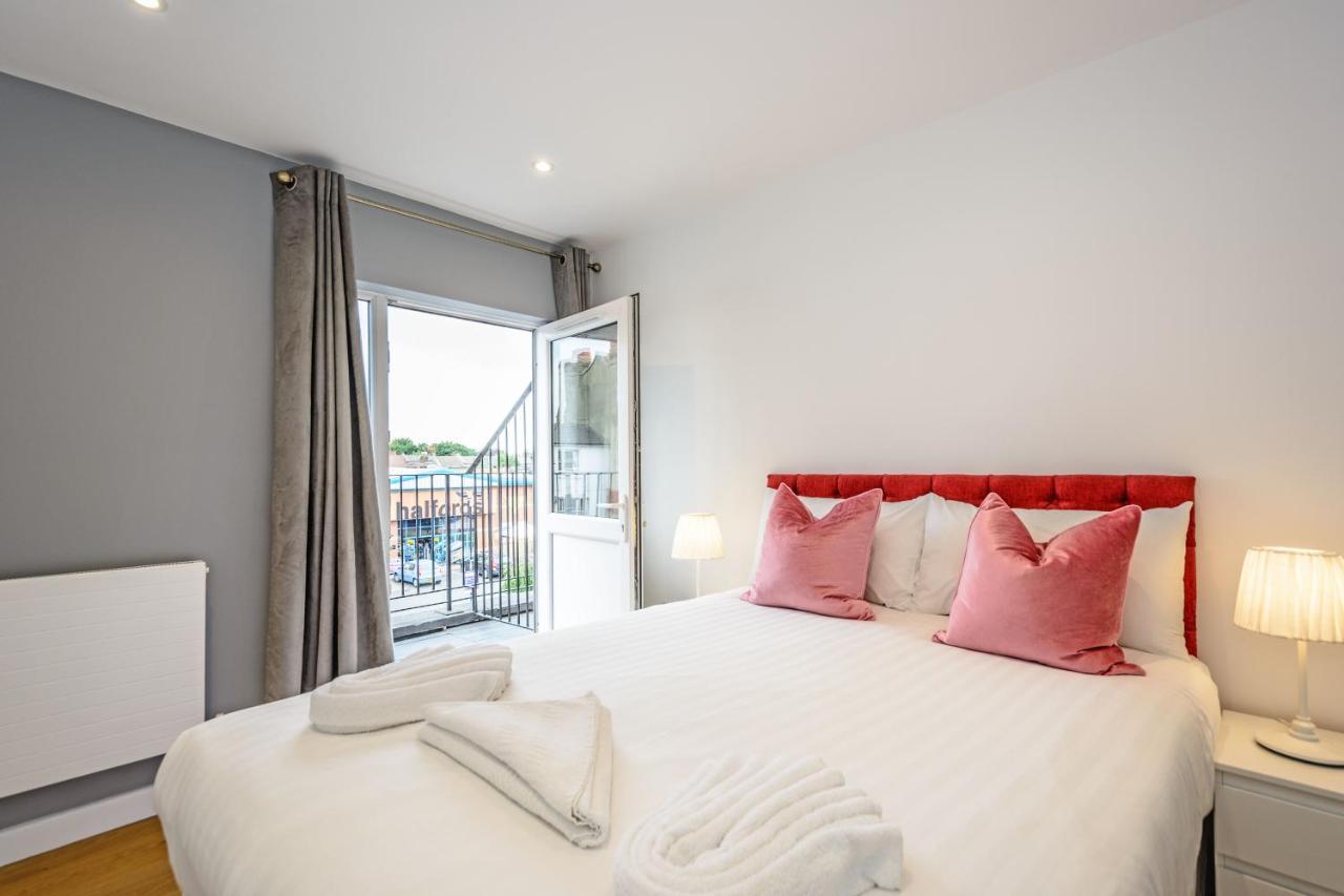 London Deluxe Apartments มิทแชม ภายนอก รูปภาพ